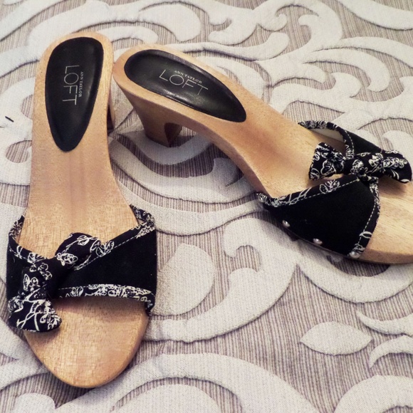 Ann Taylor Wooden Sandals with 1 inch heel - Picture 4 of 5